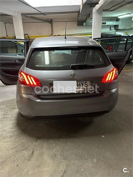 Gris / plata Usado 2014 Peugeot 308 Active Berlina | 7990 € (Buen precio) - Imagen 1/4
