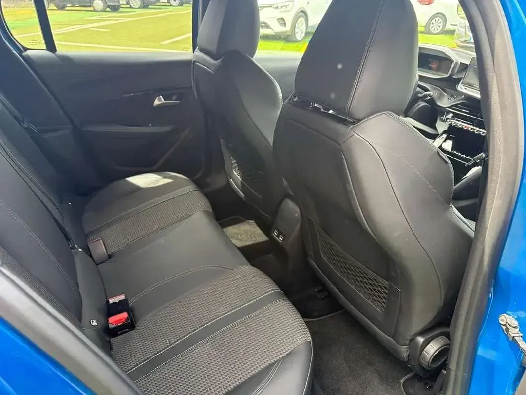 Usado Peugeot 208 GT 99 CV (72 kW) 2021 Azul Utilitario
