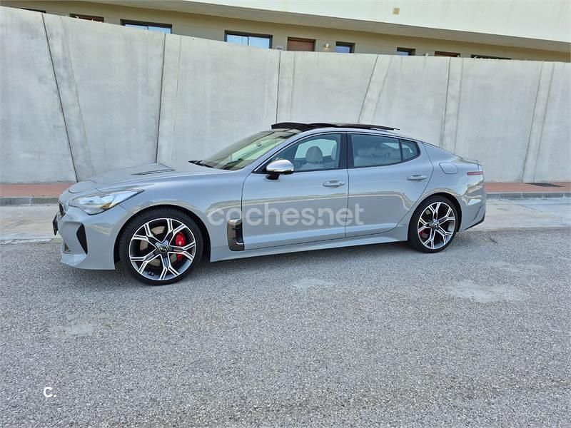 Usado Kia Stinger GT 366 CV (269 kW) 2020 Gris / plata Utilitario