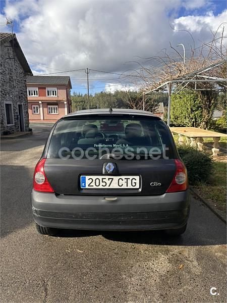 Usado Renault Clio II 80 CV (58 kW) 2004 Negro Berlina