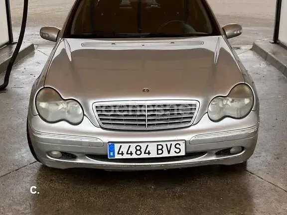 Usado Mercedes C220 Elegance 143 CV (105 kW) 2002 Gris / plata Berlina