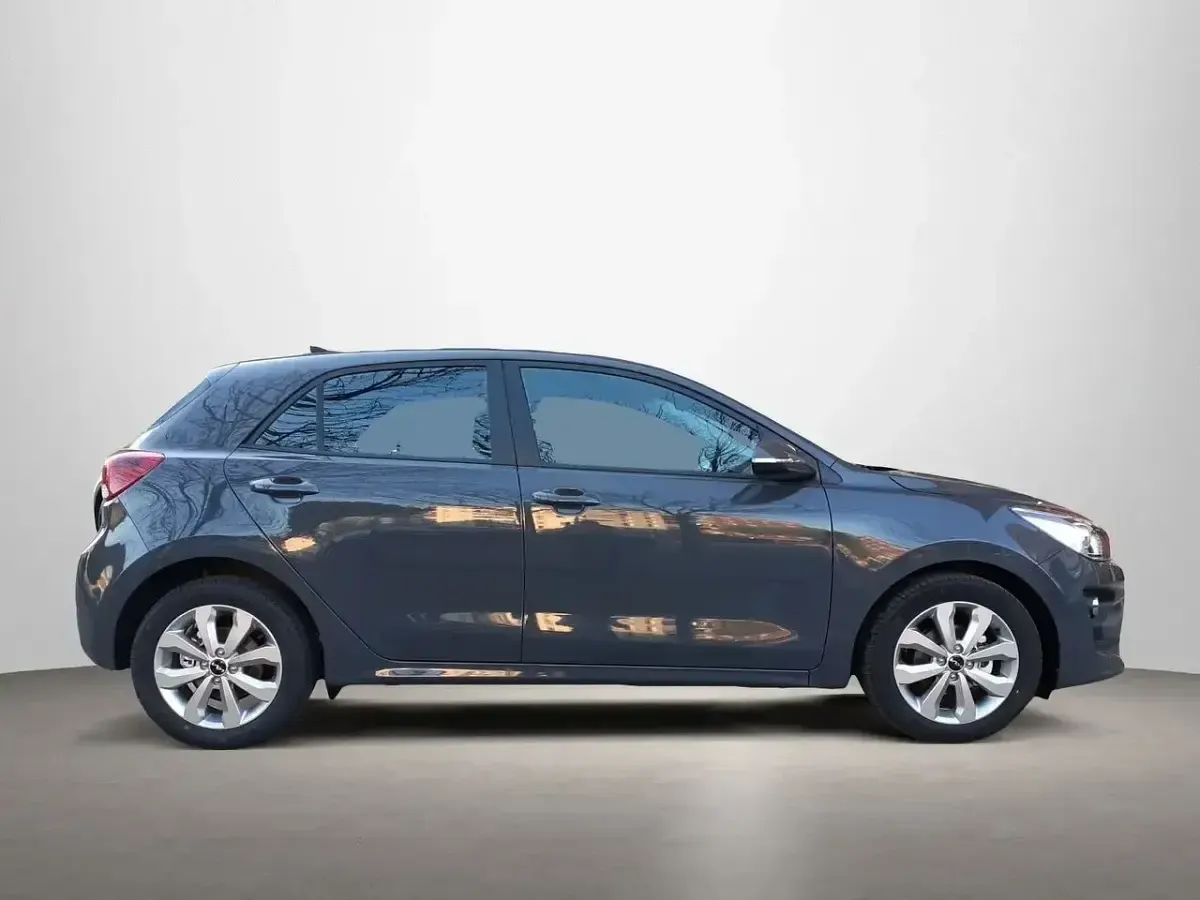 Usado Kia Rio Sport 100 CV (73 kW) 2022 Gris Berlina