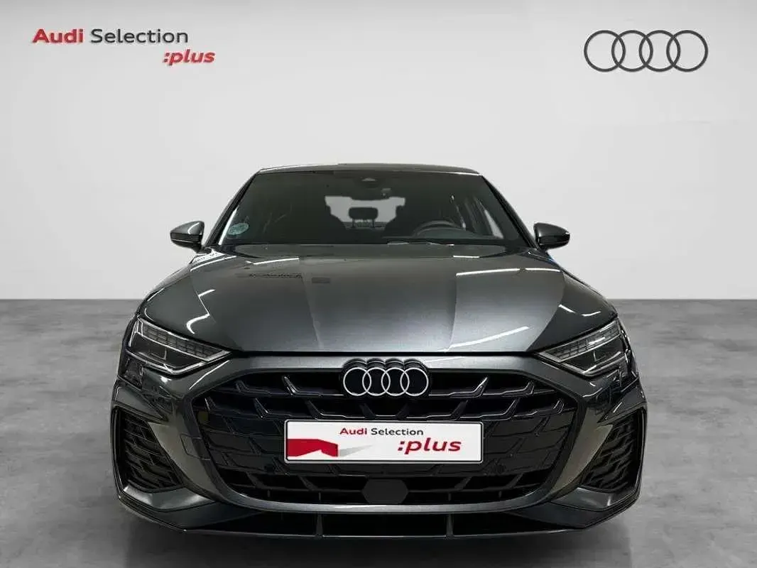 Usado Audi A3 S-Line 150 CV (110 kW) 2025 Gris / plata Berlina