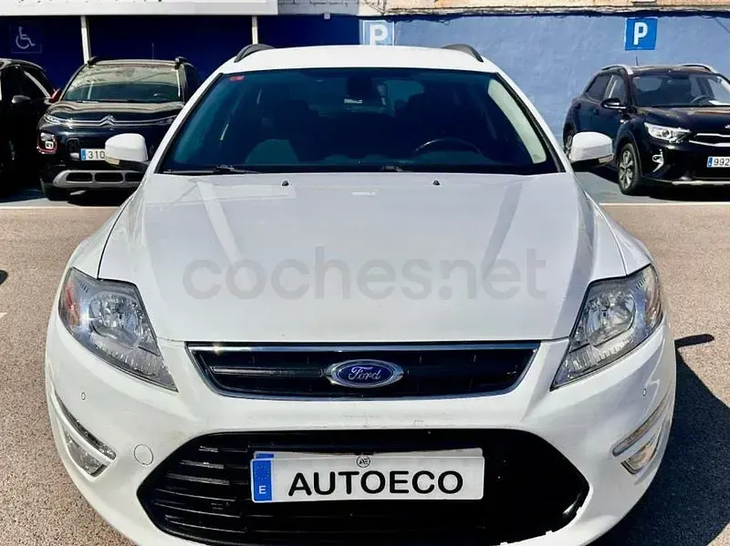 Usado Ford Mondeo Titanium 140 CV (102 kW) 2014 Blanco Familiar