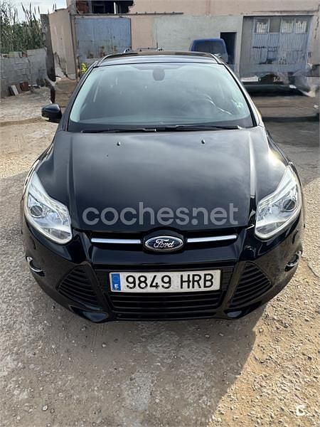 Usado Ford Focus Trend 125 CV (91 kW) 2013 Negro Berlina