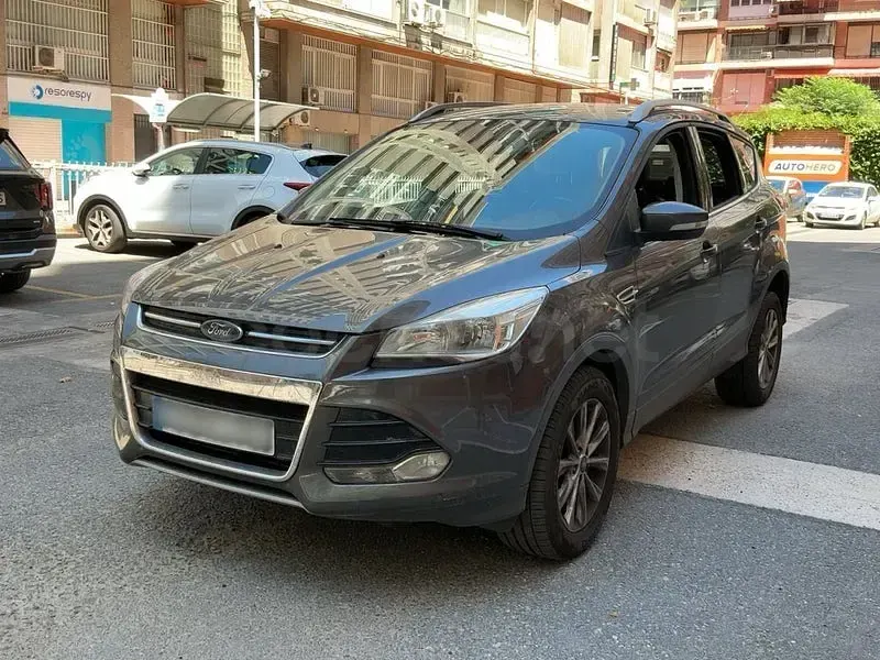 Usado Ford Kuga Titanium 120 CV (88 kW) 2016 Gris / plata SUV