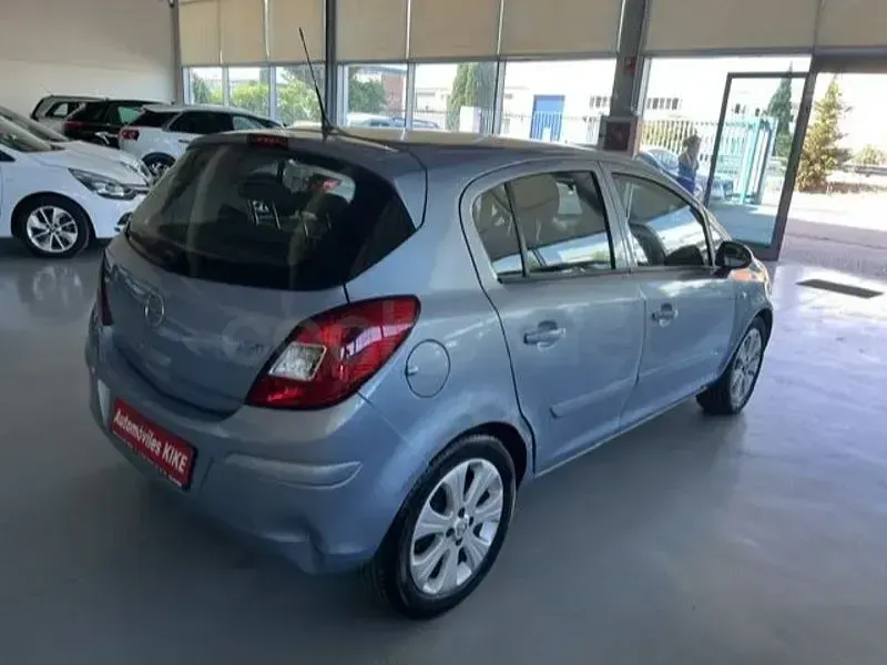 Usado Opel Corsa Cosmo 90 CV (66 kW) 2007 Gris / plata Utilitario