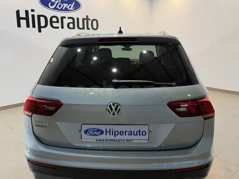 Usado VW Tiguan Allspace Advance 150 CV (110 kW) 2021 Gris / plata SUV