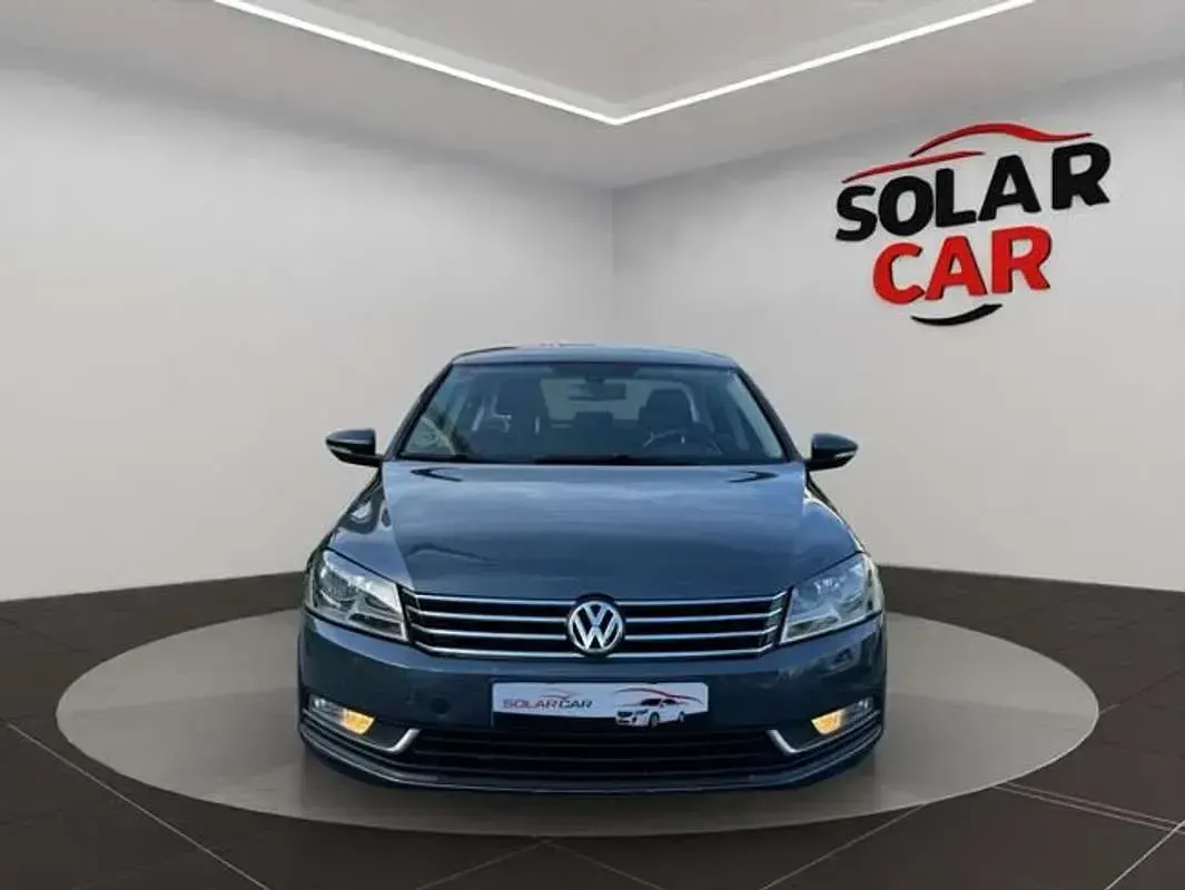 Usado VW Passat Advance 105 CV (77 kW) 2013 Gris Berlina