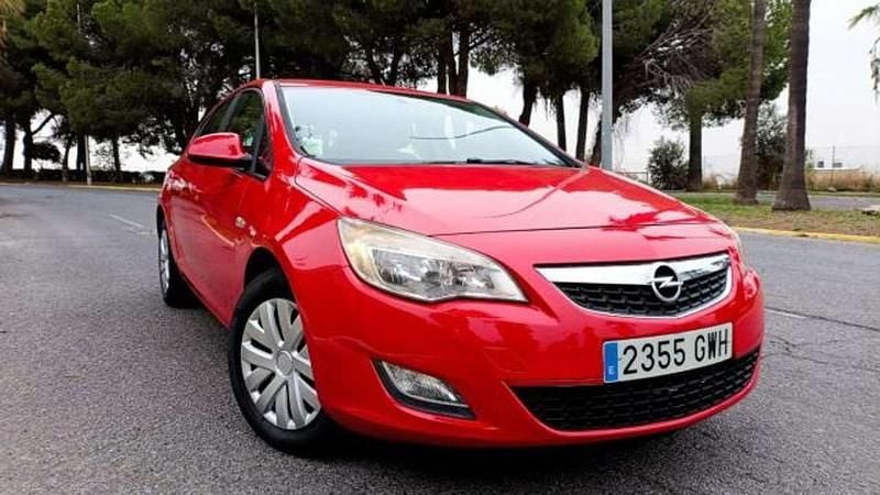 Rojo Usado 2010 Opel Astra Essentia Utilitario | 5500 € (Precio justo) - Imagen 1/4