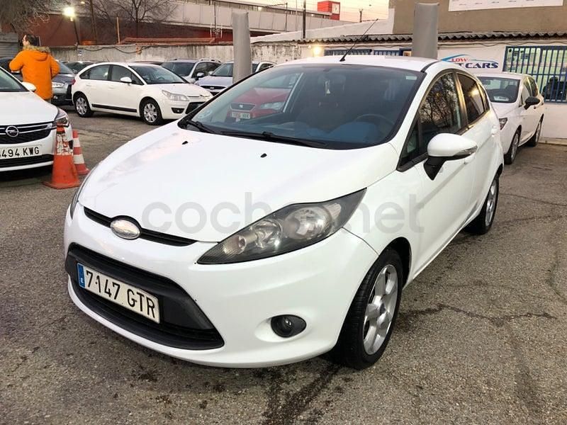 Usado Ford Fiesta Trend 90 CV (66 kW) 2010 Blanco Utilitario