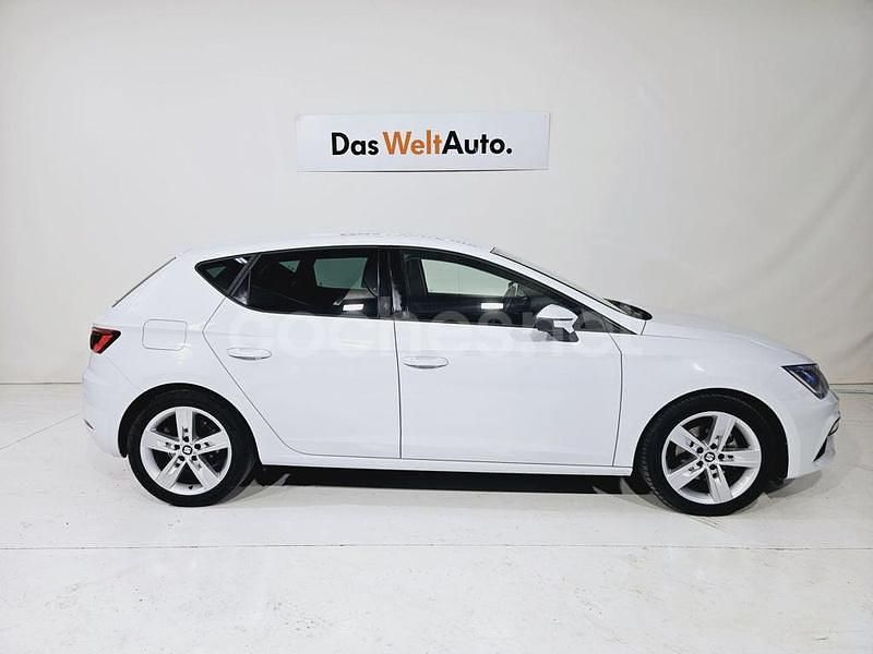 Usado Seat Leon FR 130 CV (95 kW) 2018 Blanco Berlina