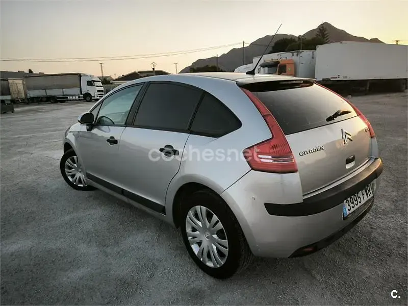 Usado Citroën C4 92 CV (67 kW) 2007 Blanco Berlina