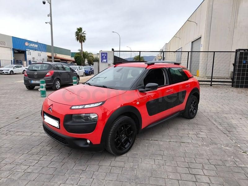 Usado Citroën C4 Feel 100 CV (73 kW) 2017 Rojo Berlina