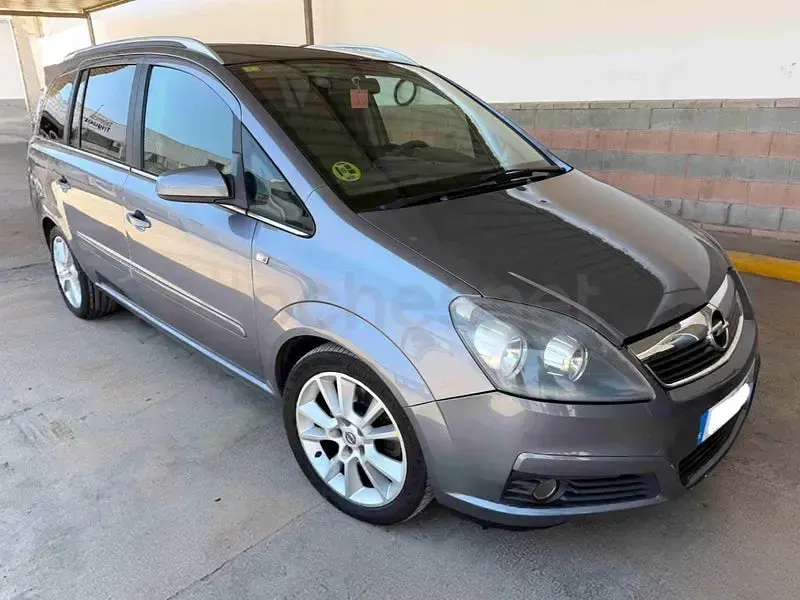 Usado Opel Zafira Cosmo 120 CV (88 kW) 2006 Gris / plata Monovolumen