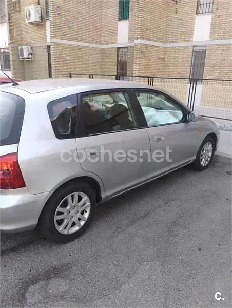 Usado Honda Civic ES 100 CV (73 kW) 2002 Gris / plata Berlina