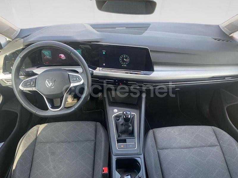 Usado VW Golf VIII Life 110 CV (80 kW) 2024 Gris / plata Berlina