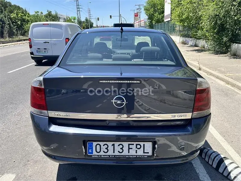 Usado Opel Vectra Elegance 120 CV (88 kW) 2007 Gris / plata Berlina