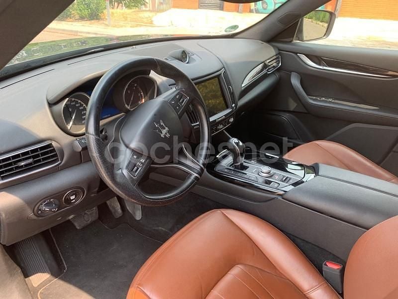 Usado Maserati Levante 275 CV (202 kW) 2018 Gris / plata SUV