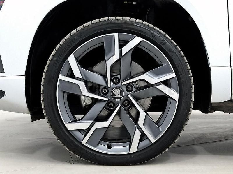 Usado Skoda Karoq SportLine 150 CV (110 kW) 2025 Blanco SUV