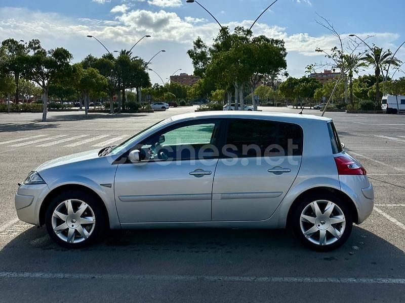 Usado Renault Mégane II Dynamique 130 CV (95 kW) 2008 Gris / plata Berlina