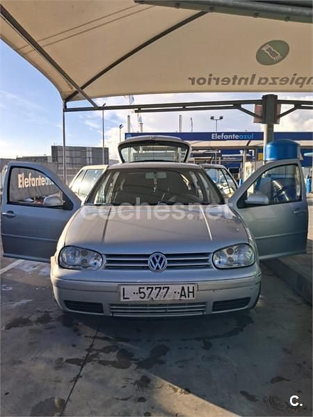 Usado VW Golf IV Highline 115 CV (84 kW) 2001 Gris / plata Berlina