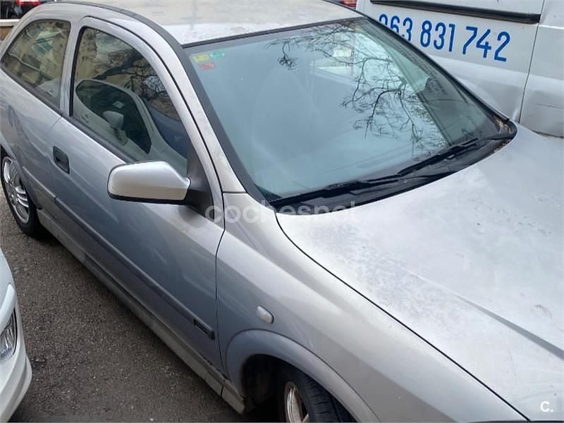 Usado Opel Astra Comfort 100 CV (73 kW) 2001 Gris / plata Berlina
