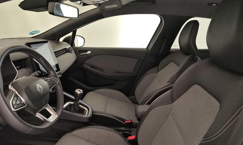 Usado Renault Clio V Techno 100 CV (73 kW) 2025 Gris Berlina