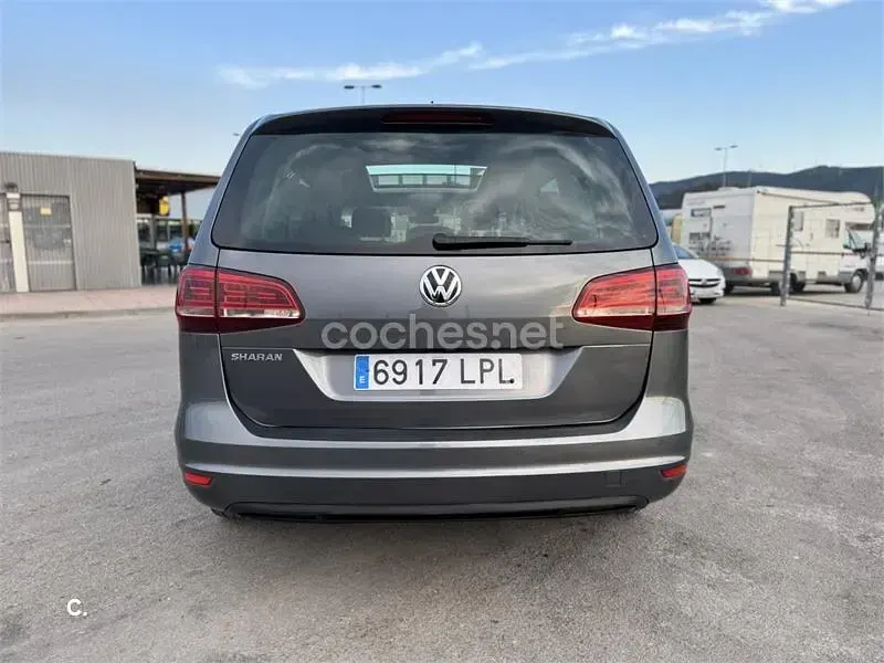 Usado VW Sharan Sportline 150 CV (110 kW) 2021 Gris / plata Monovolumen