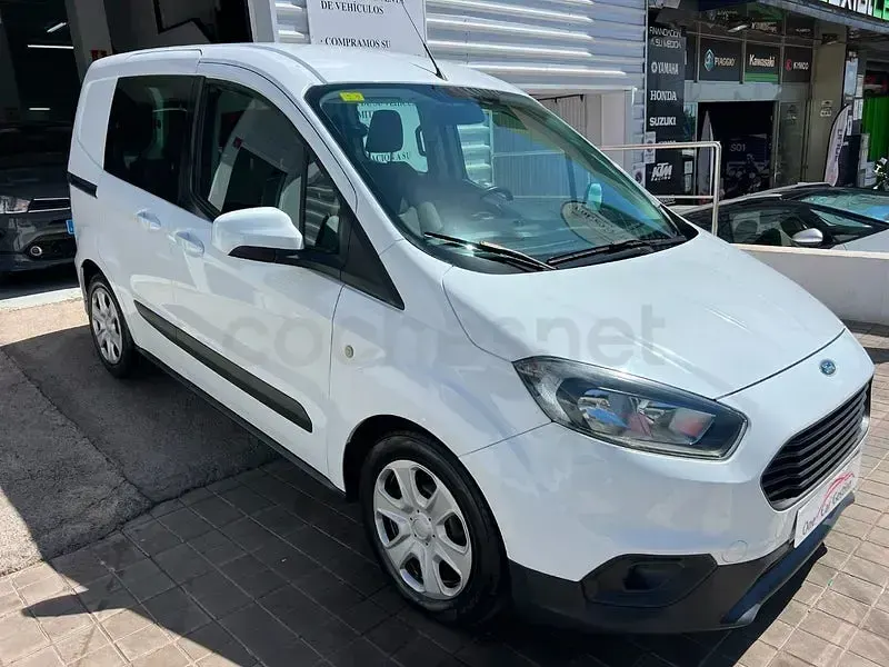 Usado Ford Tourneo Courier Ambiente 100 CV (73 kW) 2019 Blanco Monovolumen