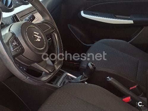 Usado Suzuki Swift 90 CV (66 kW) 2018 Rojo Berlina