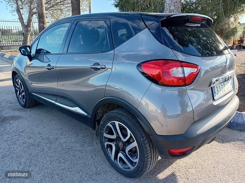 Usado Renault Captur 90 CV (66 kW) 2017 Gris SUV