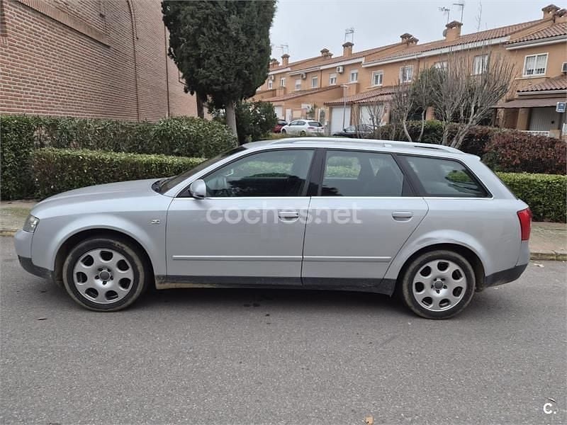Usado Audi A4 130 CV (95 kW) 2004 Gris / plata Familiar