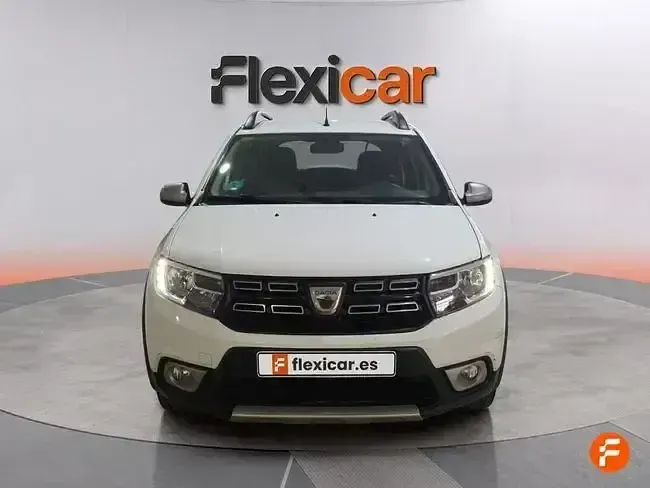 Usado Dacia Sandero Acces 73 CV (53 kW) 2019 Blanco Berlina