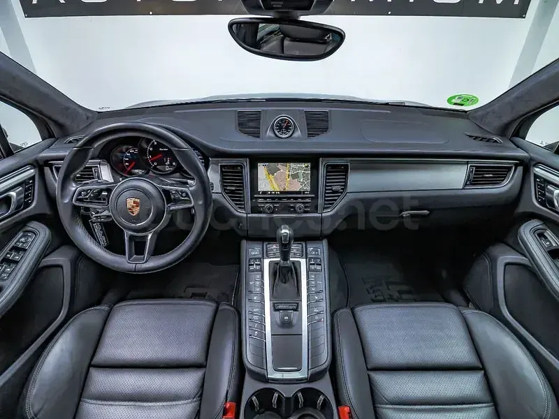 Käytetty Porsche Macan Turbo 400 HP (294 kW) 2014 Musta Katumaasturi