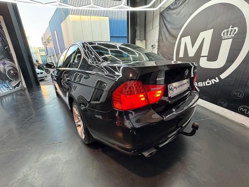 Usado BMW 318 Sport Line 143 CV (105 kW) 2011 Negro Berlina