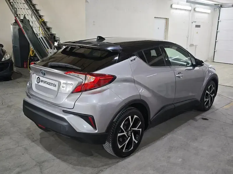 Usado Toyota C-HR Plus 122 CV (89 kW) 2017 Gris / plata SUV