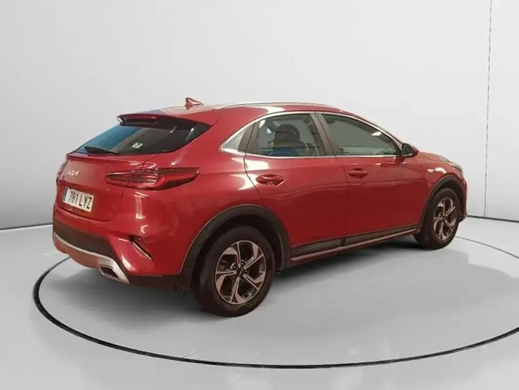 Usado Kia XCeed 121 CV (88 kW) 2022 Gris SUV