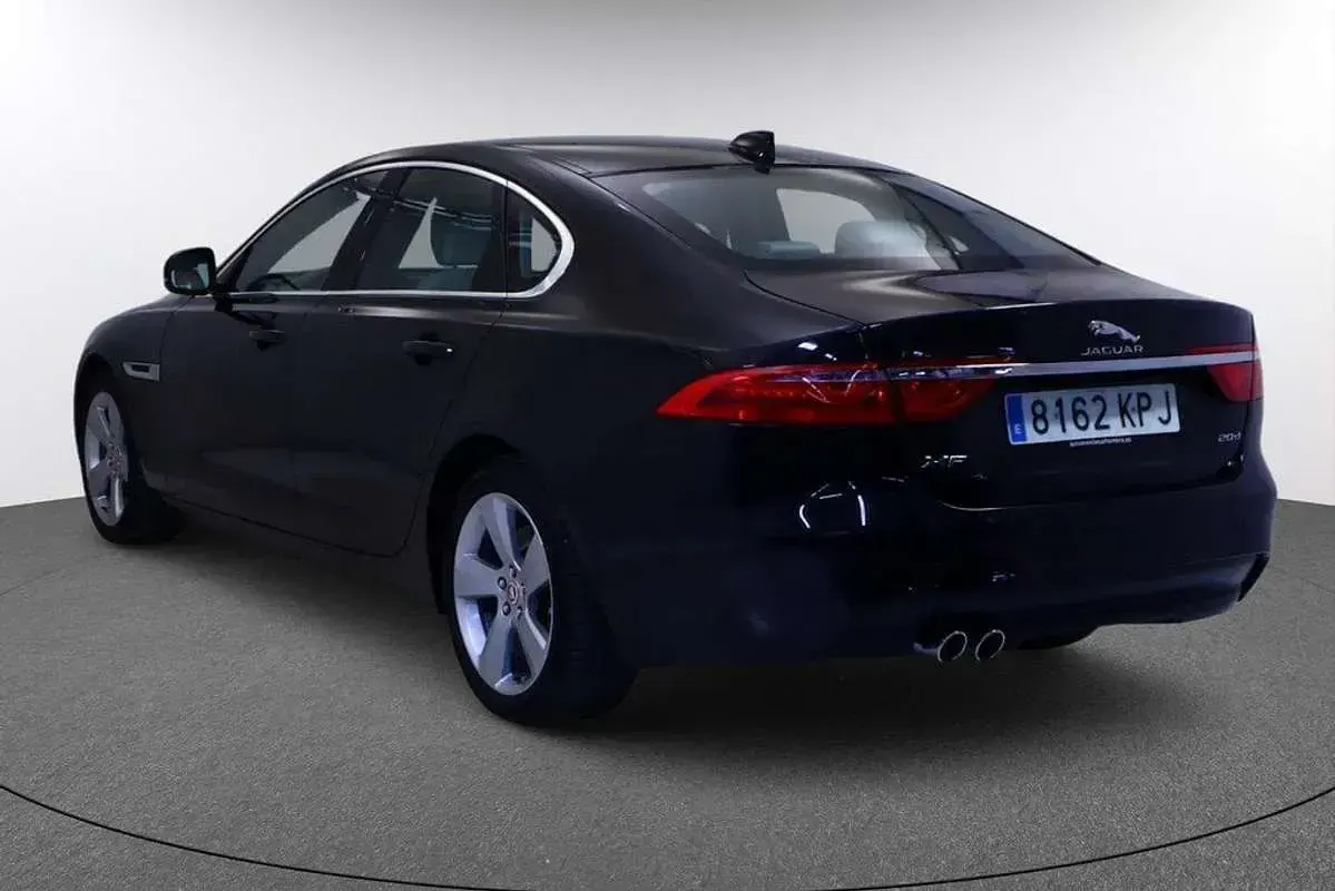 Usado Jaguar XF Prestige 179 CV (131 kW) 2018 Negro Berlina