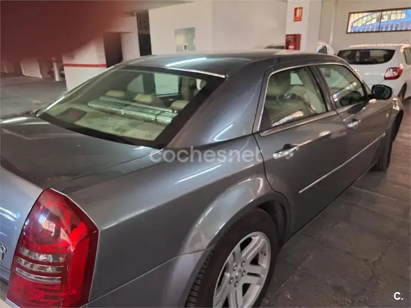 Usado Chrysler 300C 218 CV (160 kW) 2007 Gris / plata Berlina
