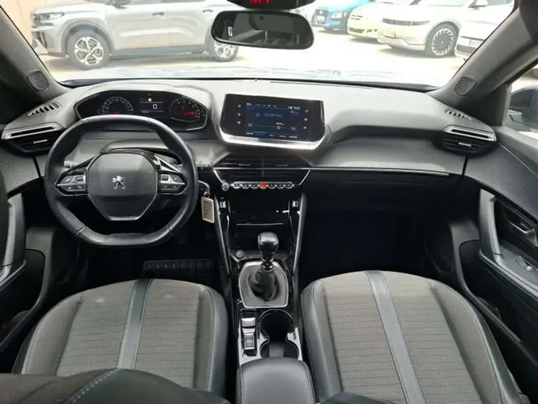 Usado Peugeot 2008 Allure 101 CV (74 kW) 2023 Gris SUV