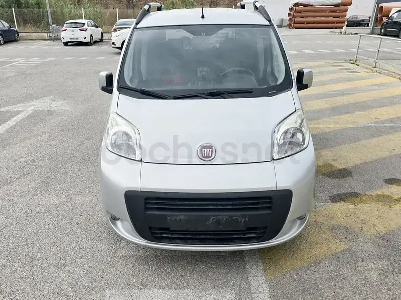 Usado Fiat Qubo Dynamic 95 CV (69 kW) 2011 Gris / plata Monovolumen