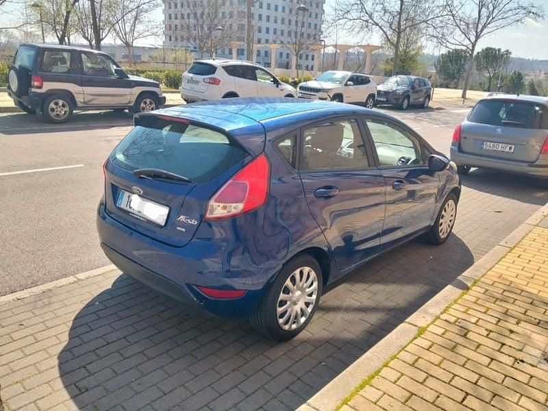 Usado Ford Fiesta Trend 82 CV (60 kW) 2014 Azul Utilitario