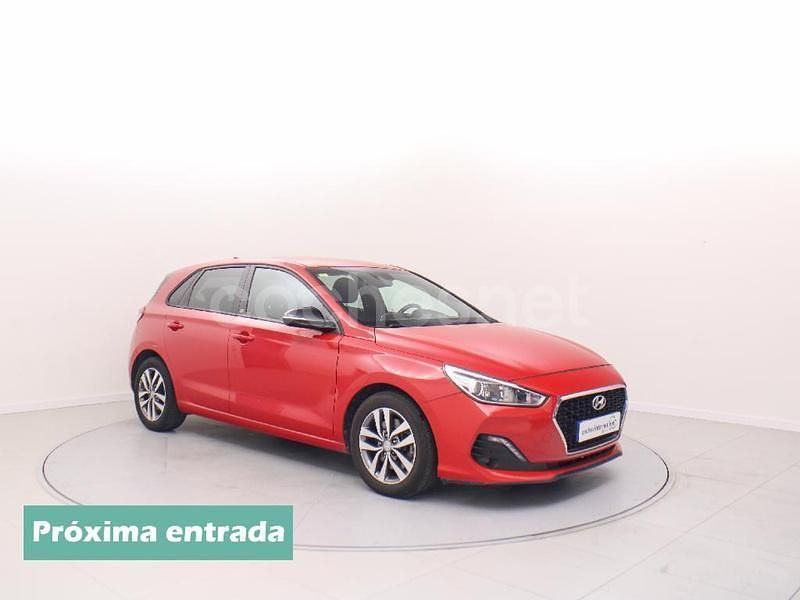 Rojo Usado 2018 Hyundai i30 GO! Berlina | 14.990 € (Precio justo) - Imagen 1/4