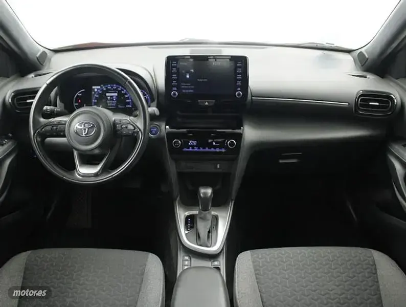Usado Toyota Yaris Cross Active 116 CV (85 kW) 2022 Rojo SUV