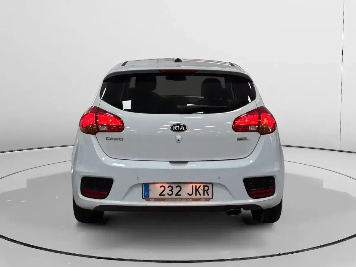 Usado Kia Ceed 120 CV (88 kW) 2015 Blanco Utilitario