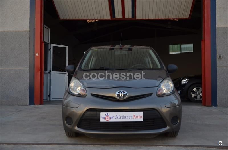 Marrón Usado 2014 Toyota Aygo X-cite Utilitario | 3989 € (Precio justo) - Imagen 1/4