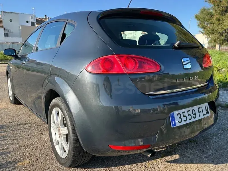 Usado Seat Leon Stylance 105 CV (77 kW) 2007 Gris / plata Utilitario