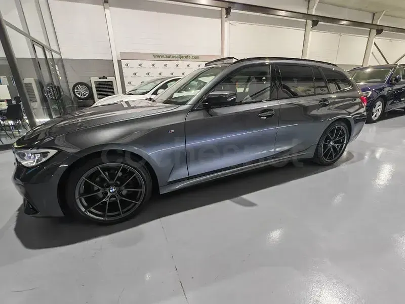 Usado BMW 318 Comfort Edition 150 CV (110 kW) 2021 Gris / plata Familiar