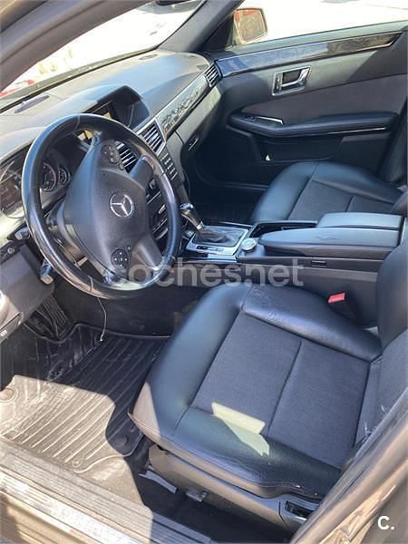 Usado Mercedes E200 Avantgarde 136 CV (100 kW) 2010 Gris / plata Familiar